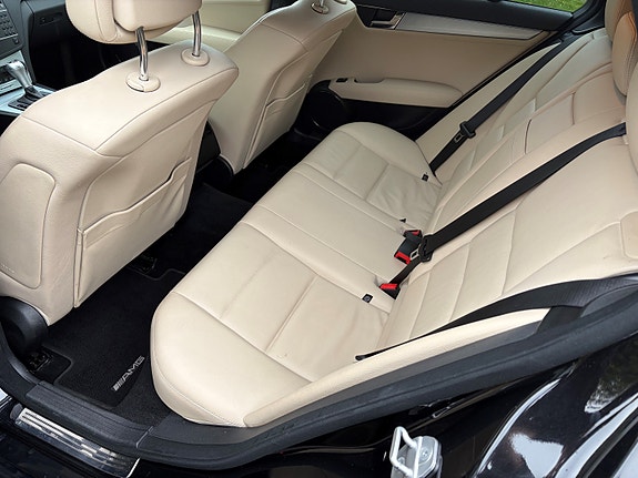 Mercedes-Benz C220 4 of 7