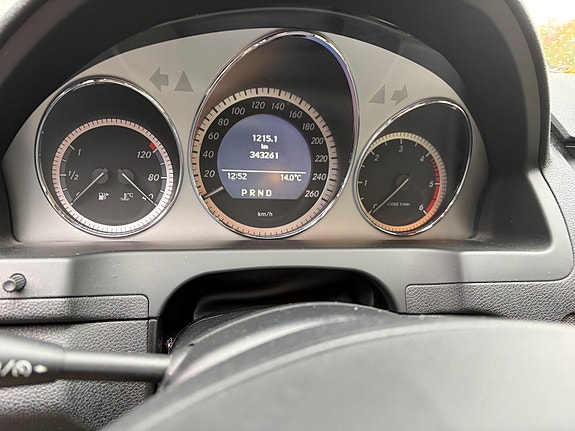 Mercedes-Benz C220 5 of 7
