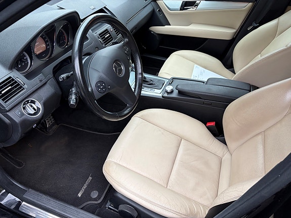 Mercedes-Benz C220 3 of 7