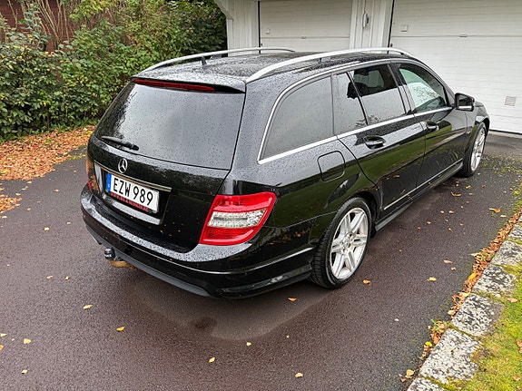 Mercedes-Benz C220 2 of 7