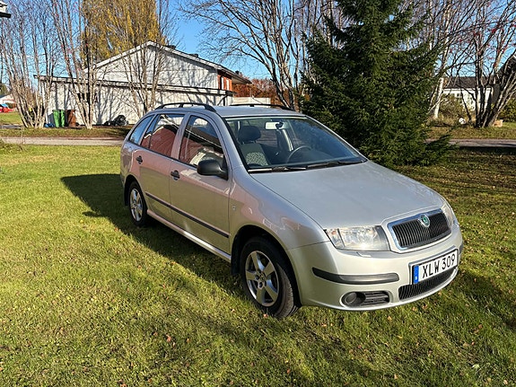 Skoda Fabia 2 of 7