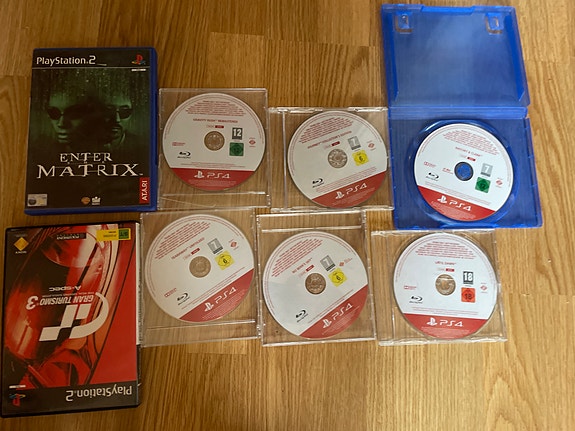 Olika spel för Playstation 2, 3 och 4