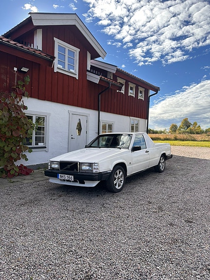 Volvo 740 2 of 10