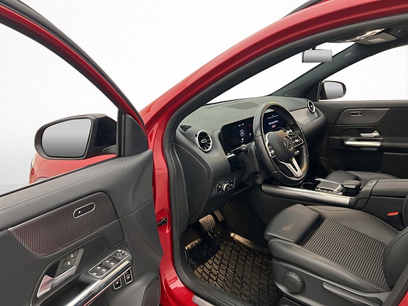 Mercedes-Benz GLA250 e 13 of 30