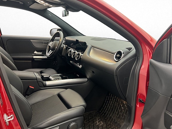 Mercedes-Benz GLA250 e 28 of 30