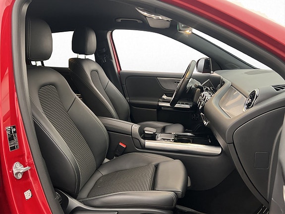 Mercedes-Benz GLA250 e 27 of 30