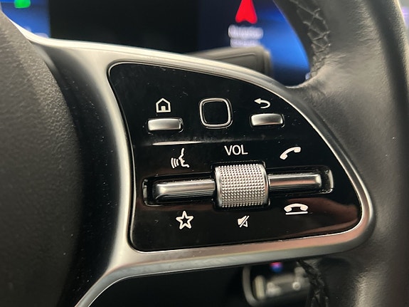 Mercedes-Benz GLA250 e 19 of 30