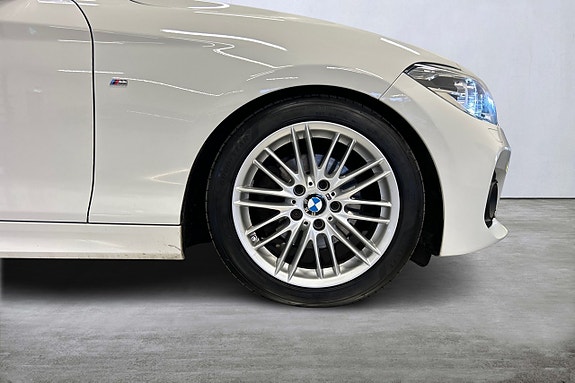 BMW 120i 9 of 22