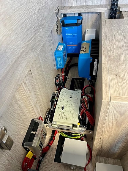 MAN MegaMobil TGE 600 Automat Solpanel Lithium 15 of 16