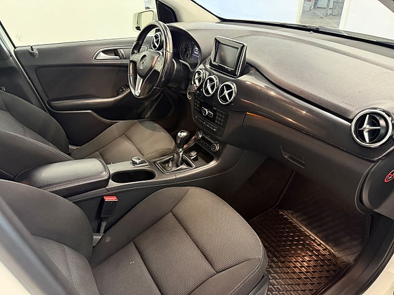 Mercedes-Benz B 180 8 of 12