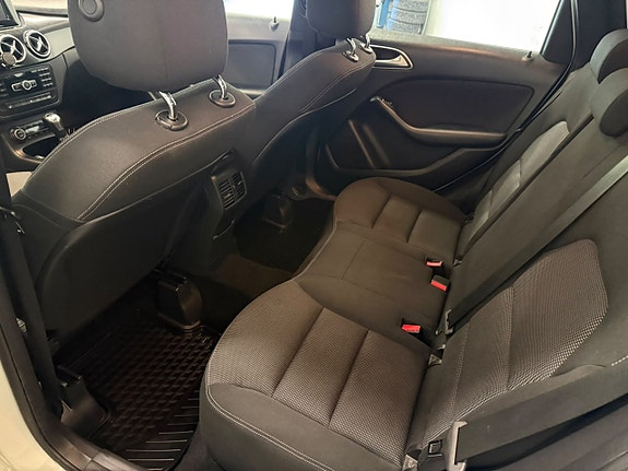 Mercedes-Benz B 180 9 of 12