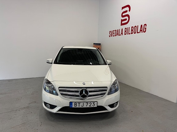 Mercedes-Benz B 180 2 of 12