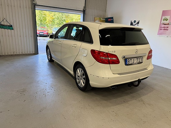Mercedes-Benz B 180 4 of 12