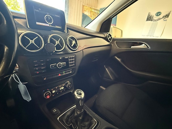Mercedes-Benz B 180 11 of 12