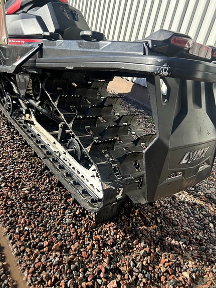 Lynx Boondocker 850 RE 3700 2 of 3
