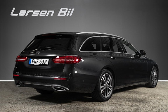Mercedes-Benz E 400 2 of 19