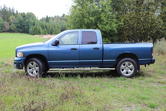 Dodge RAM 1500 2 of 9