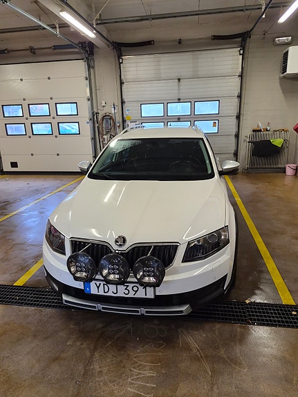 Skoda Octavia Scout 7 of 13