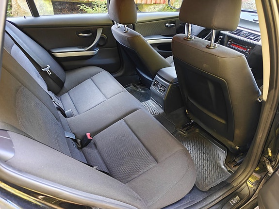 BMW 318d 14 of 18