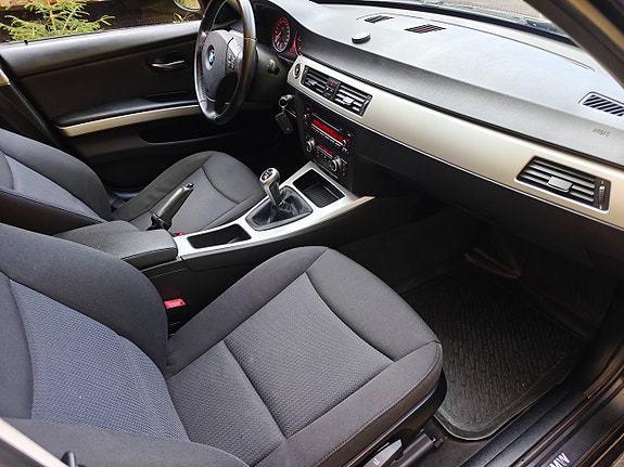 BMW 318d 15 of 18