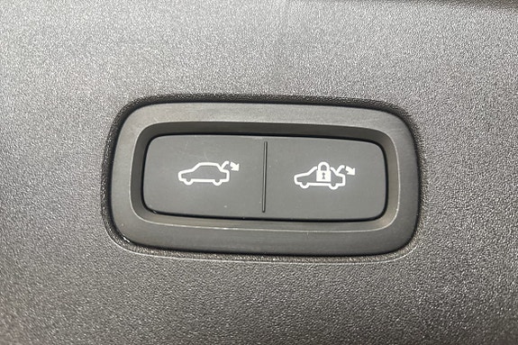 Volvo EX90 18 of 23