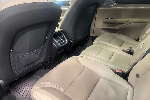 Volvo EX90 12 of 23