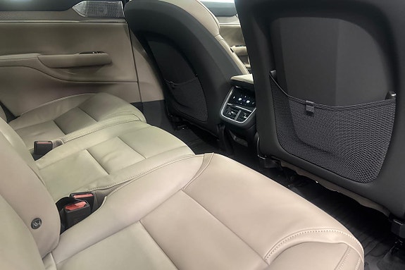 Volvo EX90 11 of 23