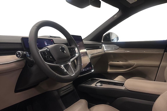 Volvo EX90 8 of 23