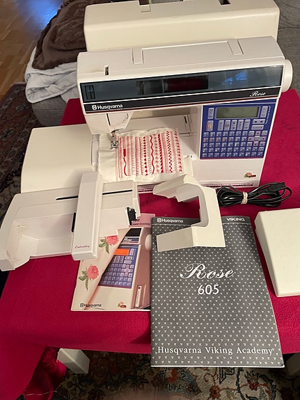 Husqvarna Rose 605 broderi symaskin med dekorstygn