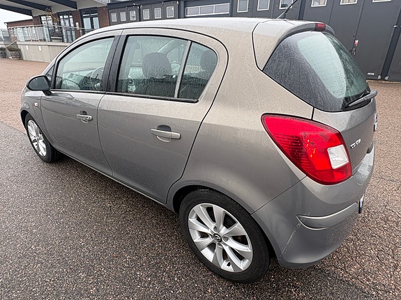 Opel Corsa 2 of 6