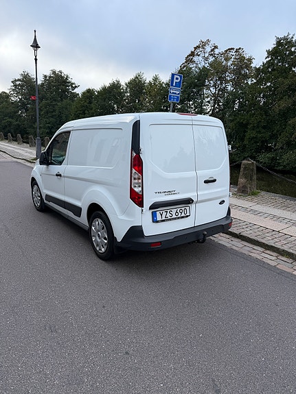 Ford Transit Connect 2 of 9