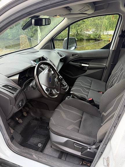 Ford Transit Connect 6 of 9