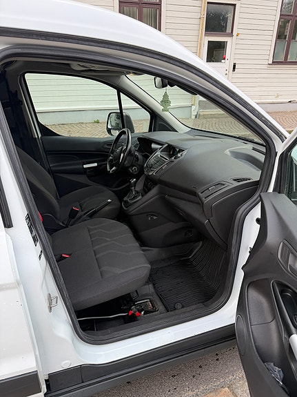 Ford Transit Connect 4 of 9