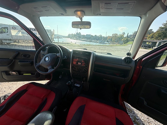 Suzuki Jimny 9 of 14