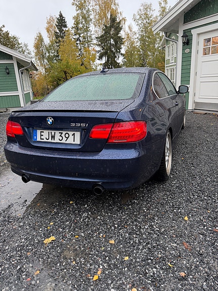 BMW 335i 3 of 6
