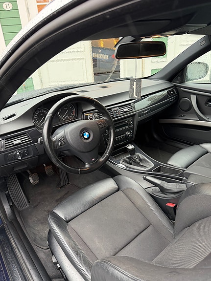 BMW 335i 4 of 6