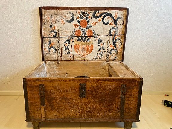 Product image 1 of 2