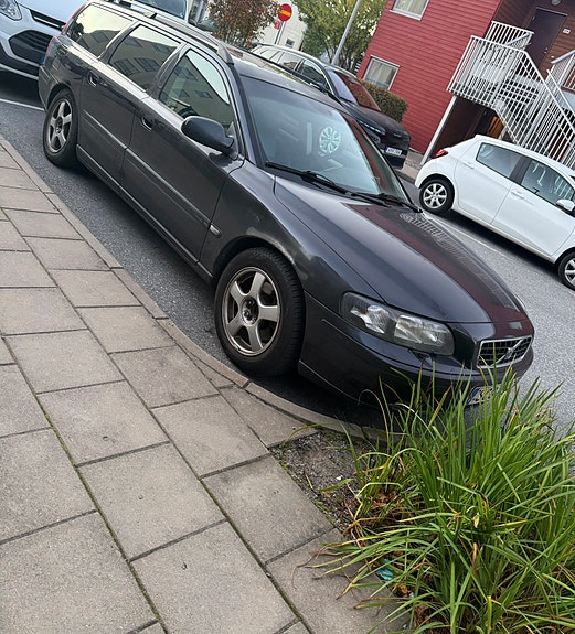 Volvo V70 2 of 2