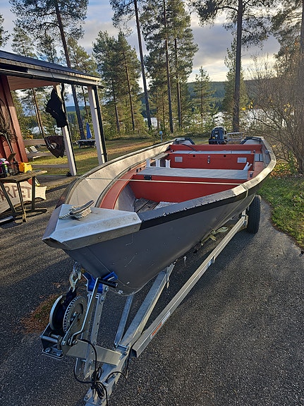 Aluminiumbåt ALERT 42 motor och trailer 5 of 8
