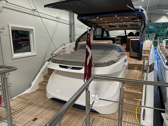 2023 Princess V55 3 of 12