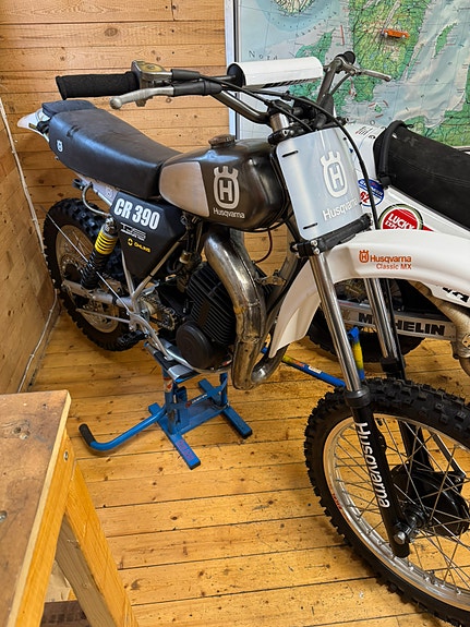 Husqvarna CR 390 2 of 2