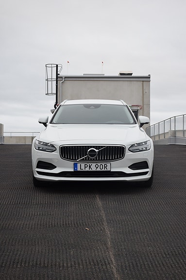 Volvo V90 2 of 19