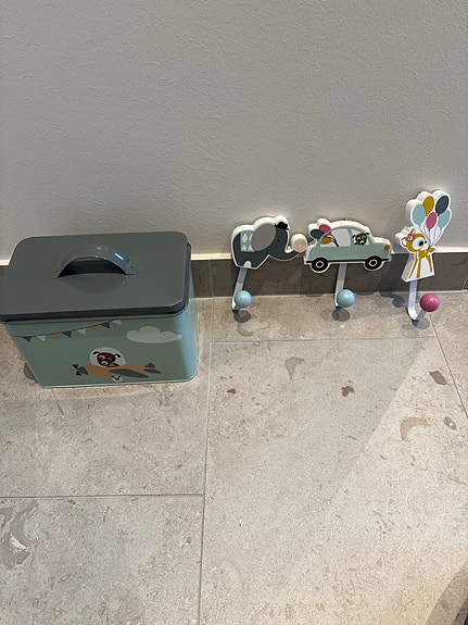 Product image 1 of 4