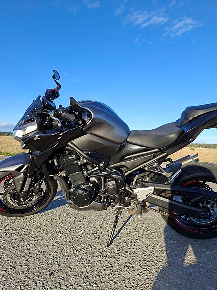 Kawasaki Z900 2 of 9