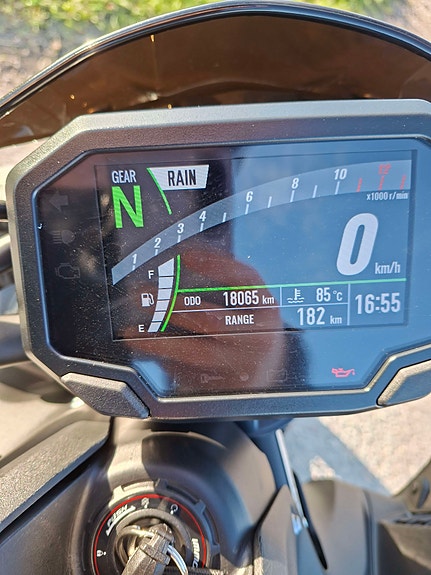 Kawasaki Z900 9 of 9