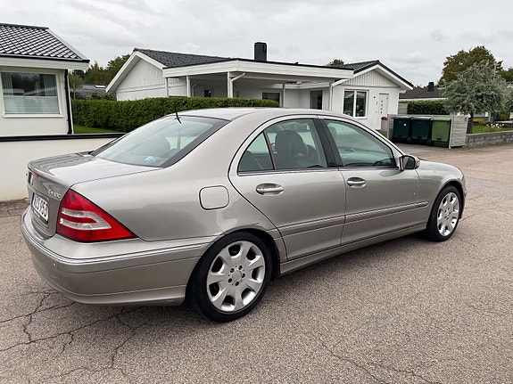 Mercedes-Benz C 350 4 of 7