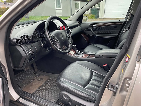 Mercedes-Benz C 350 5 of 7