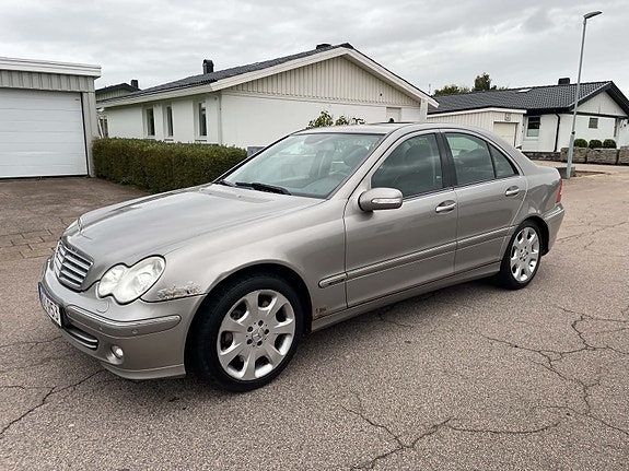 Mercedes-Benz C 350 2 of 7