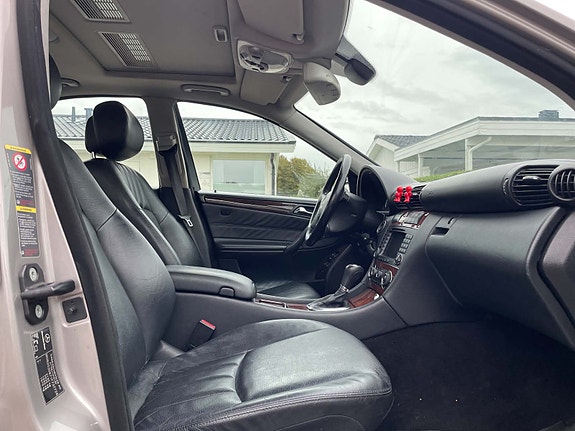 Mercedes-Benz C 350 6 of 7