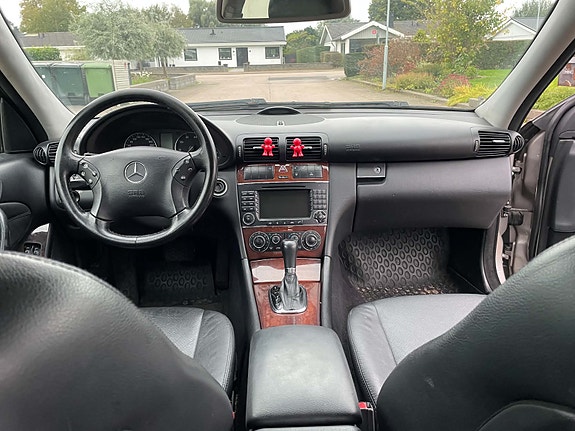 Mercedes-Benz C 350 7 of 7
